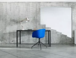 Hay About A Chair AAC21 Stoel, Sense Cognac, Zwart Onderstel -Hay Verkoopwinkel x886x886 0316.jpg.pagespeed.ic .0OCzKZQLQB 1