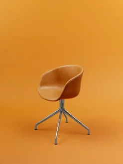 Hay About A Chair AAC21 Stoel, Sense Cognac, Zwart Onderstel -Hay Verkoopwinkel x886x886 hay aac21 silk cognac stoel sfeer1.jpg.pagespeed.ic .8y1bfNSvAO