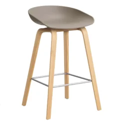 Hay AAS32 Barkruk 65cm Gelakt Eiken Onderstel Khaki