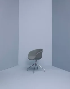 Hay About A Chair AAC21 Stoel, Sense Cognac, Zwart Onderstel -Hay Verkoopwinkel x886x886 hay about a chair aac21 steelcut trio 153 sfeer 1.jpg.pagespeed.ic .Bj0VJgwIUX