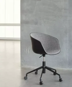 Hay About A Chair AAC52 Gestoffeerde Bureaustoel, Onderstel Zwart, Kuip Black, Hallingdal 166 12 Hay About A Chair AAC52 Gestoffeerde Bureaustoel, Onderstel Zwart, Kuip Black, Hallingdal 166 -Hay Verkoopwinkel x886x886 hay about a chair aac52 bureaustoel3.jpg.pagespeed.ic .8PmsK3yKqu 2