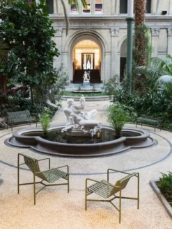 Hay Palissade Dining Tuinbank Lichtgrijs -Hay Verkoopwinkel x886x886 hay palissade bank sfeer 2.jpg.pagespeed.ic .mKN18DfReU