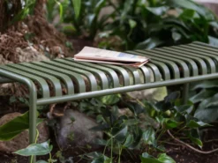 Hay Palissade Eetbank 120 Iron Red -Hay Verkoopwinkel x886x886 hay palissade tuinbank sfeer 4.jpg.pagespeed.ic .SeHTcreJRy